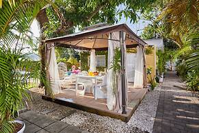 Miami Pool Oasis in El Portal
