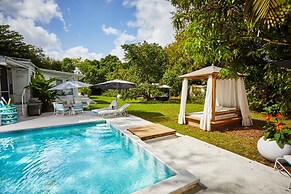 Miami Pool Cottage in El Portal