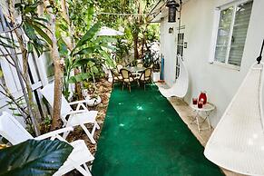 Miami Pool Cottage in El Portal