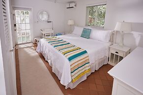 Miami Pool Cottage in El Portal