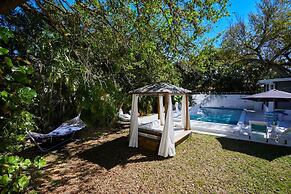 Miami Pool Cottage in El Portal