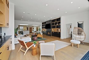 Lake Street-  Venice Open Designer House w Pool