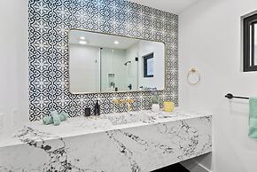 Lake Street-  Venice Open Designer House w Pool