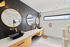 Lake Street-  Venice Open Designer House w Pool