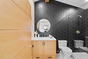 Lake Street-  Venice Open Designer House w Pool