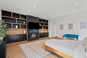 Lake Street-  Venice Open Designer House w Pool