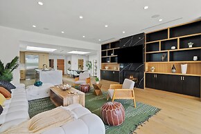 Lake Street-  Venice Open Designer House w Pool