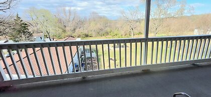 Twin Lakes Inn