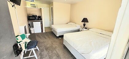 Twin Lakes Inn