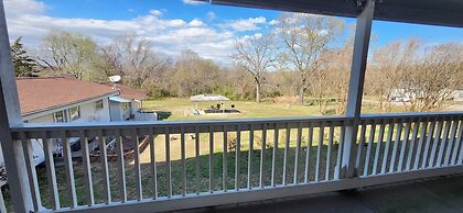 Twin Lakes Inn