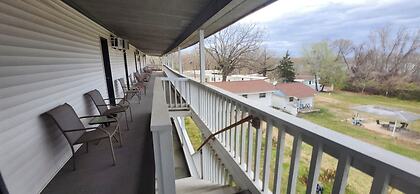 Twin Lakes Inn