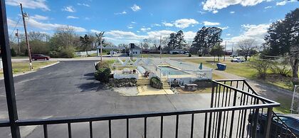 Twin Lakes Inn