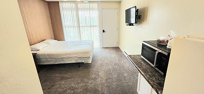 Twin Lakes Inn