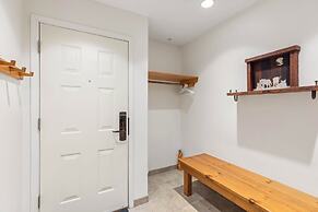 Foxglove 32 by Whistler Premier