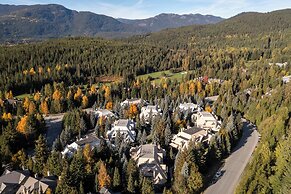 Foxglove 32 by Whistler Premier