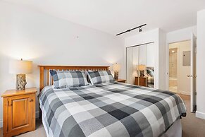 Foxglove 32 by Whistler Premier