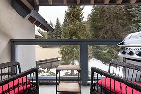 Foxglove 32 by Whistler Premier