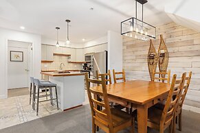 Foxglove 32 by Whistler Premier