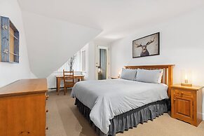 Foxglove 32 by Whistler Premier