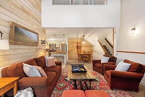 Foxglove 32 by Whistler Premier