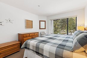 Foxglove 32 by Whistler Premier