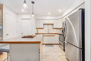 Foxglove 32 by Whistler Premier