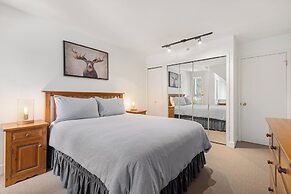 Foxglove 32 by Whistler Premier