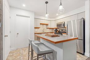 Foxglove 32 by Whistler Premier