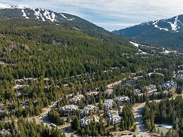 Foxglove 32 by Whistler Premier