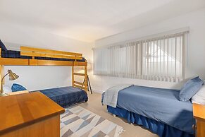 Foxglove 32 by Whistler Premier