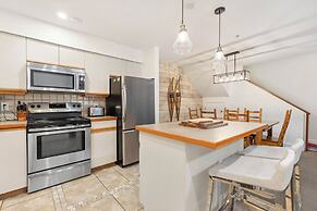 Foxglove 32 by Whistler Premier