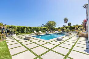 Malibu Luxury 4 BR Home w Pool and Ocean Views