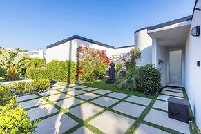 Malibu Luxury 4 BR Home w Pool and Ocean Views