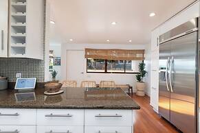 Malibu Luxury 4 BR Home w Pool and Ocean Views