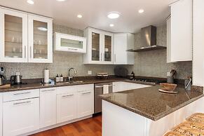 Malibu Luxury 4 BR Home w Pool and Ocean Views