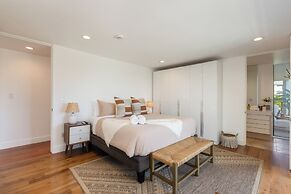 Malibu Luxury 4 BR Home w Pool and Ocean Views