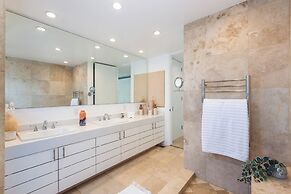 Malibu Luxury 4 BR Home w Pool and Ocean Views