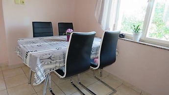 Serene Barbat Escape With Just Minutes From the Beach