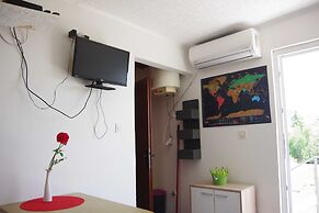 Serene Barbat Escape With Just Minutes From the Beach