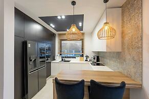 Luxurious Villa With Pool Near Energylandiai