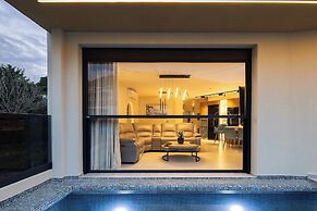 Elmima Villa by Checkin