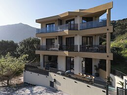 Elmima Villa by Checkin