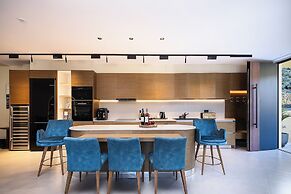 Elmima Villa by Checkin