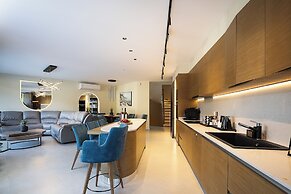 Elmima Villa by Checkin