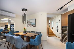 Elmima Villa by Checkin