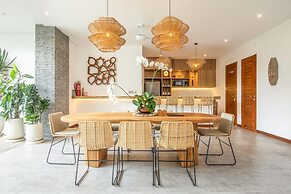 sol N1 Incredible 4 Bds Villa Near Finns Club