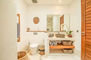 sol N1 Incredible 4 Bds Villa Near Finns Club