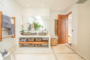 sol N1 Incredible 4 Bds Villa Near Finns Club