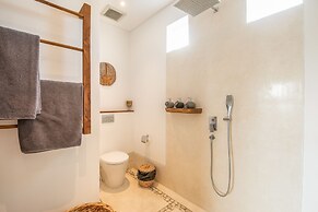 sol N1 Incredible 4 Bds Villa Near Finns Club