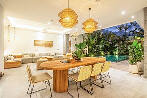 sol N1 Incredible 4 Bds Villa Near Finns Club